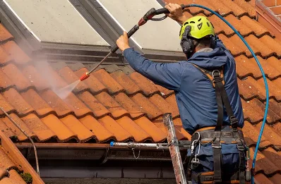 Démoussage et hydrofuge de toiture à Sains
